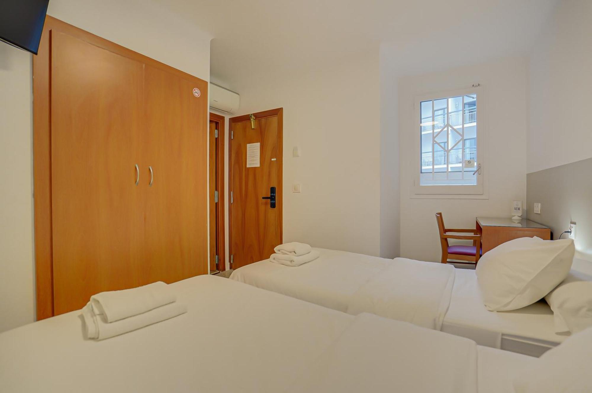 Hostal Y Apartamento Moli De Mar โยเรตเดมาร์ ภายนอก รูปภาพ